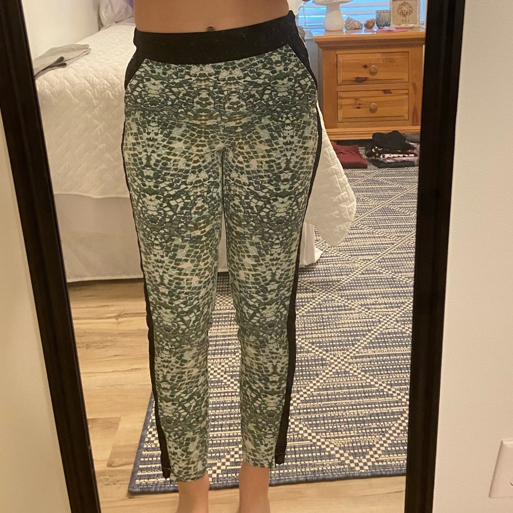GUESS Black Stripe Printed Pants